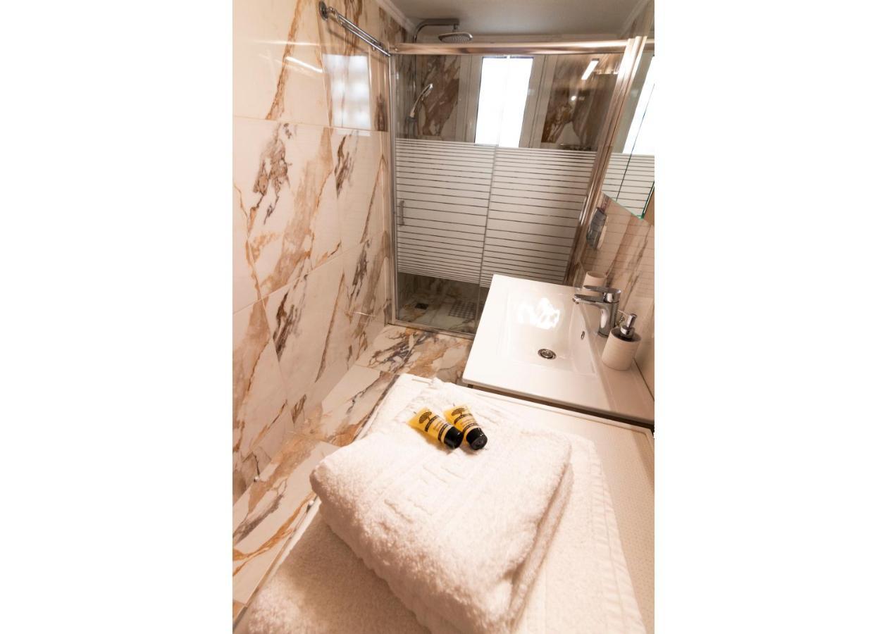 Luxury Suite 10' From The Center Афины Экстерьер фото
